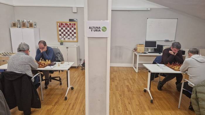 Lehen Mailari eutsi dio Altuna y Uria taldeak