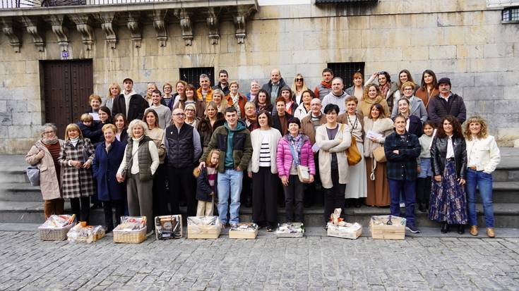 Egiten duten lana goraipatuta, aitortza jaso dute herriko merkatariek