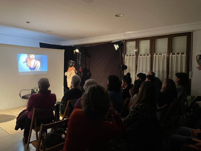 'Putaren bakarrizketa eroetxean' bakarrizketarekin hasi dituzte M8aren bueltako ekintzak Aizarnazabalen