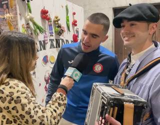 Kanpotik eta barrutik bustita borobildu dute mozorroen festa Azkoitian
