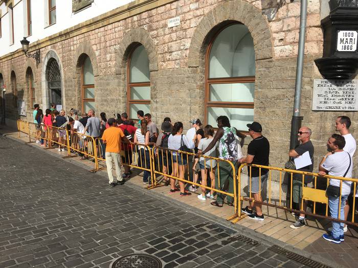 Ilarak 'Game of Thrones'-en lan-poltsan izena emateko