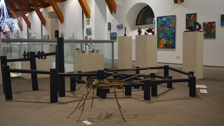 Nahia elkartearen erakusketa kolektiboa ikusgai, ostiraletik aurrera