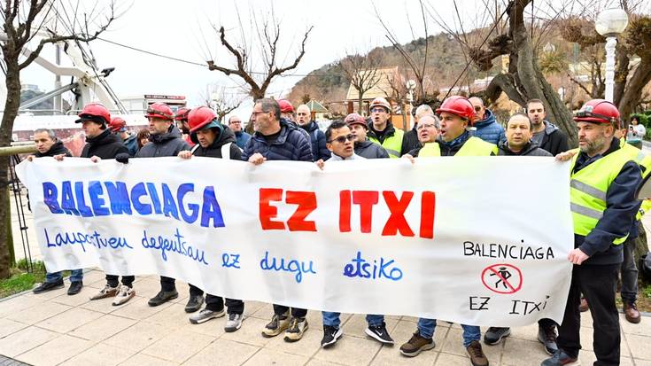 Jaurlaritzari eta Espainiako Gobernuari beren eskakizunak helarazteko protesta egin dute Balenciagako beharginek