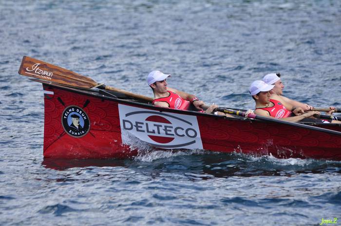 Bederatzigarren izan da Zumaia Mutrikuko traineru estropadan
