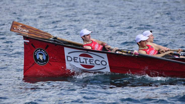 Bederatzigarren izan da Zumaia Mutrikuko traineru estropadan