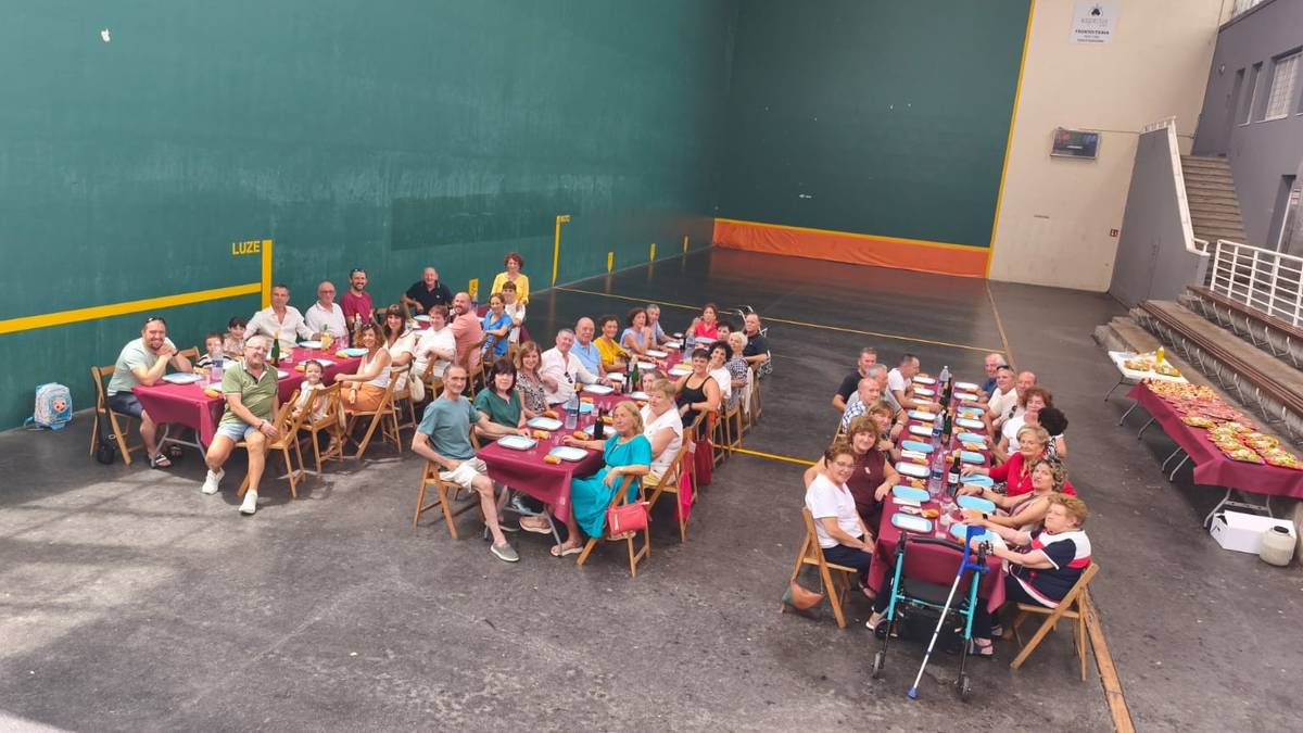 Astebete aurreratuta ospatu dute Santio festa Done Jakue kalekoek