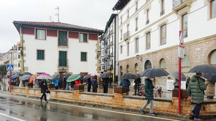 Astelehenero moduan, pentsio publiko, osasungintza eta zaintza-lan duinen alde elkartu dira