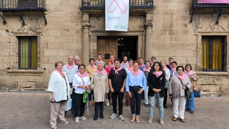 Zarauzko Udalak elkartasuna adierazi die bularreko minbizia duten emakumeei