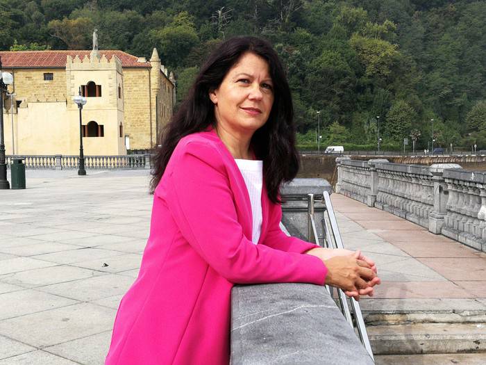 Gloria Vazquez PSE-EEren Zarauzko alkategai izateko primarioetara aurkeztu da