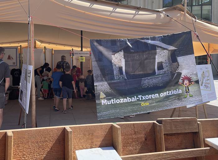 Mutiozabal ontziolari buruzko informazioa eskuragarri egon da Pasaiako Itsas Festibalean
