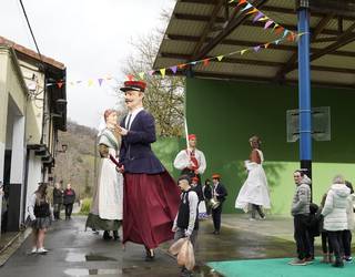 Eguraldi tristea, baina giro alaia Matxinbentako jaietan