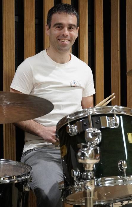 Ion Larrañaga: "Batik bat, askatasuna da niretzat musika"