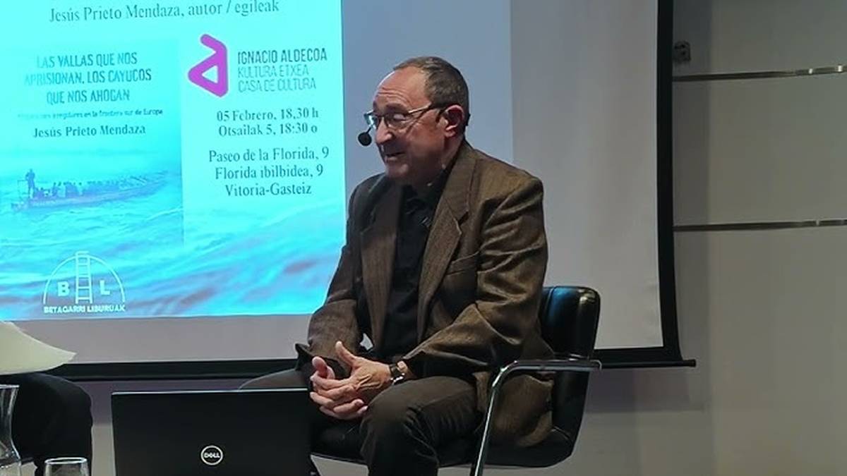 'Las vallas que nos aprisionan, los cayucos que nos ahogan' liburua aurkeztuko du Jesus Prietok Zazpin
