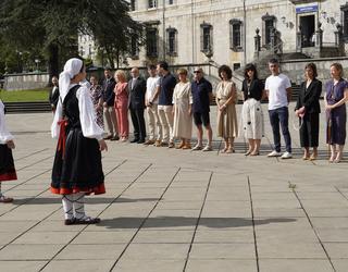Ordezkari politikoak Loiolan eta bakailaoa plazan, San Inazio bigarrenez