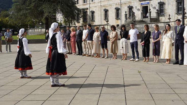 Ordezkari politikoak Loiolan eta bakailaoa plazan, San Inazio bigarrenez