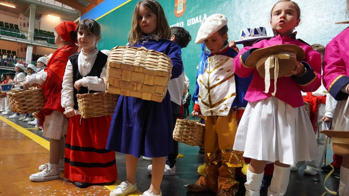 Haurren danborradako jantziak udaletxean entregatu daitezke gaurtik