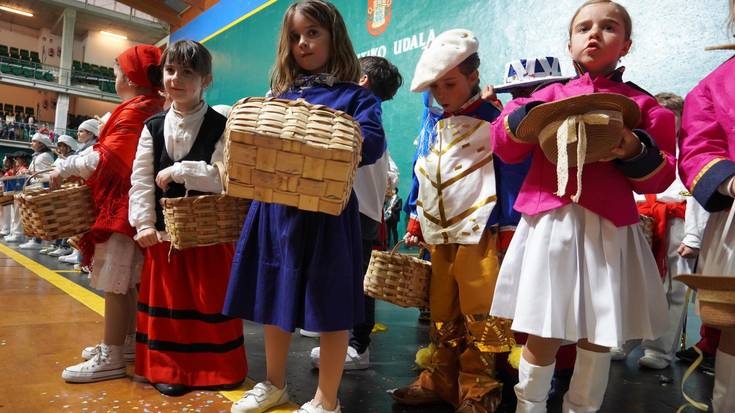 Haurren danborradako jantziak udaletxean entregatu daitezke gaurtik