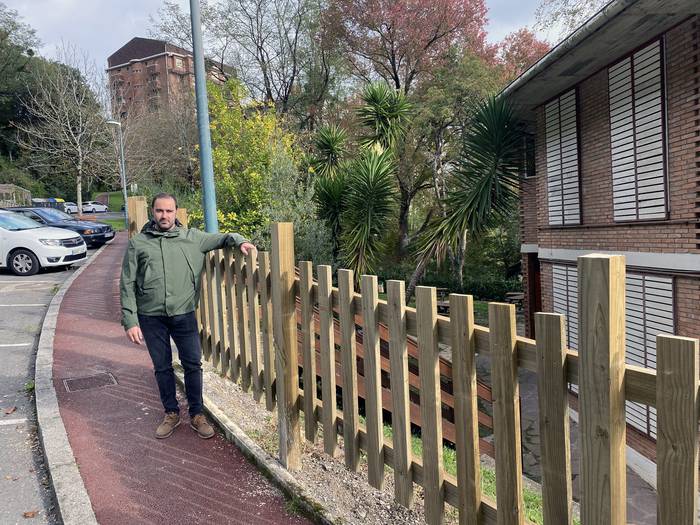 Egurrezko hesiak jarri dituzte Vista Alegren