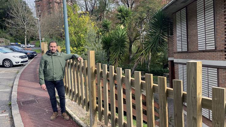 Egurrezko hesiak jarri dituzte Vista Alegren