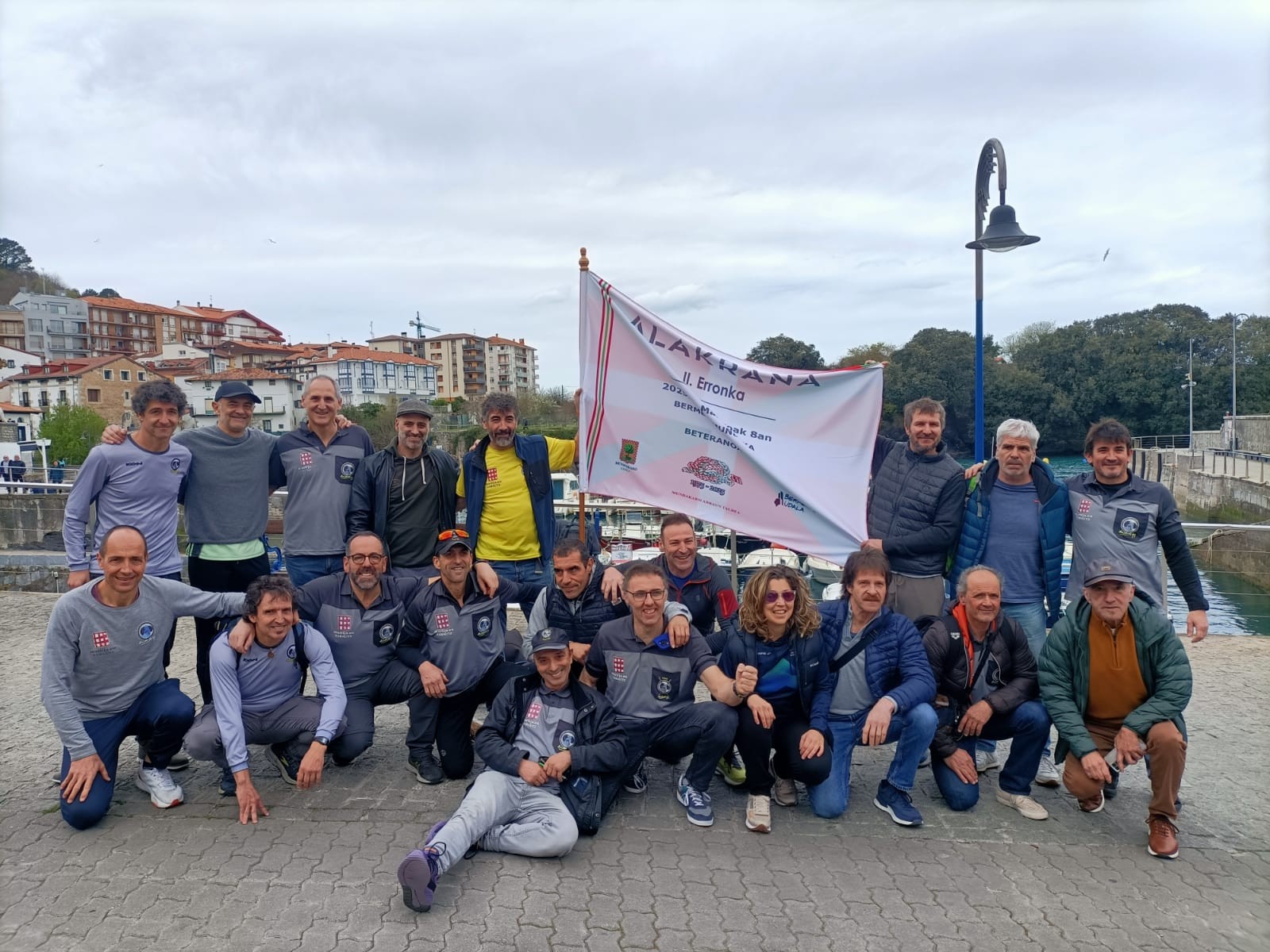 Badok 13ko arraunlariek iazko garaipena berretsi dute Alakranan