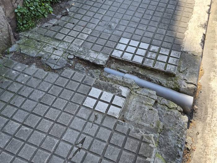 Azpeitiko EAJk auzoetako espaloiak konpontzeko eskatu dio EH Bilduri