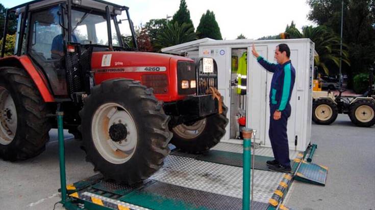 Datozen egunotan egingo dituzte Nekazaritzako ibilgailuen IAT azterketak