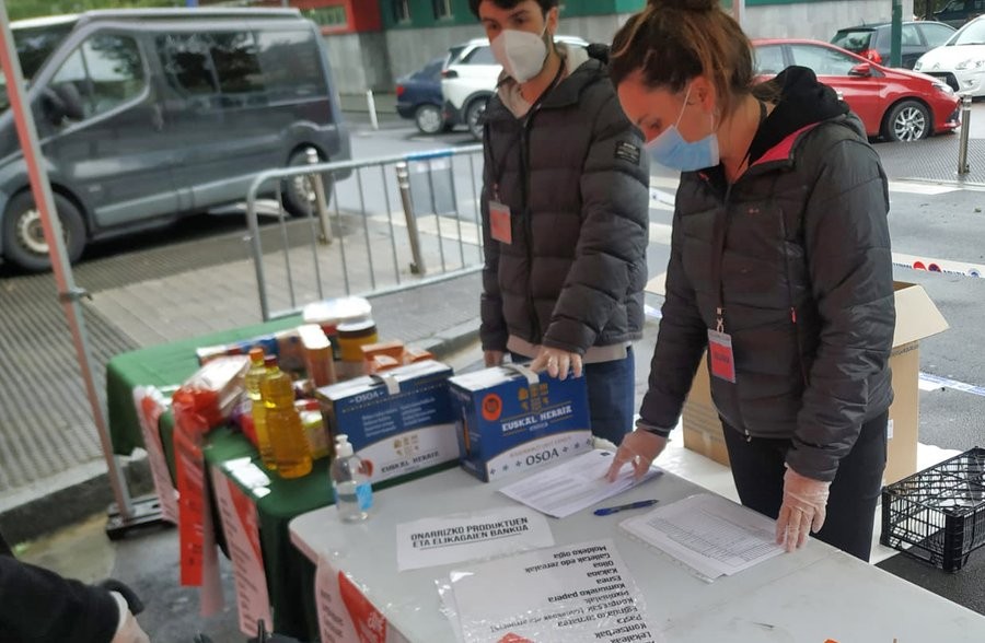 Oinarrizko produktuen eta elikagaien bilketa egiten ari da Krisiaren Seme-Alabak Sare Sozialista