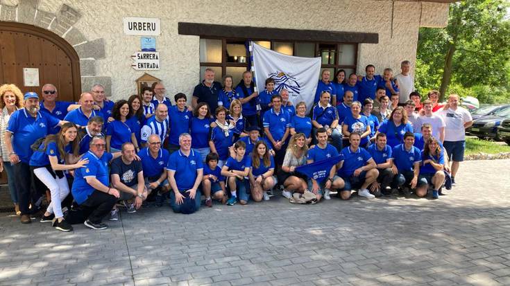 Denboraldi amaierako bazkariaz gozatu dute Algorri peñako kideek