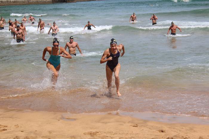 Ordu eta erdian agortu dira Getaria-Zarautz itsas zeharkaldian parte hartzeko plazak