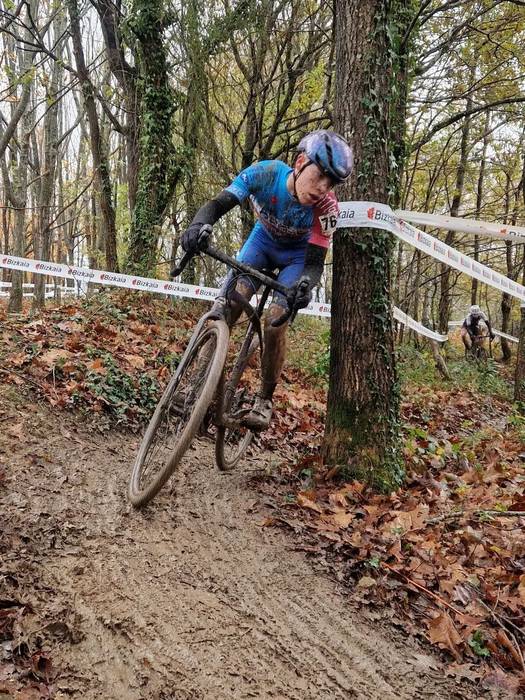 Ziklo-kros denboraldi erdian