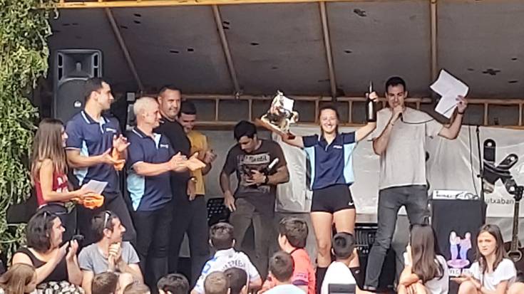 Eneritz Etxabek irabazi du Abaltzisketako zaldi lasterketa