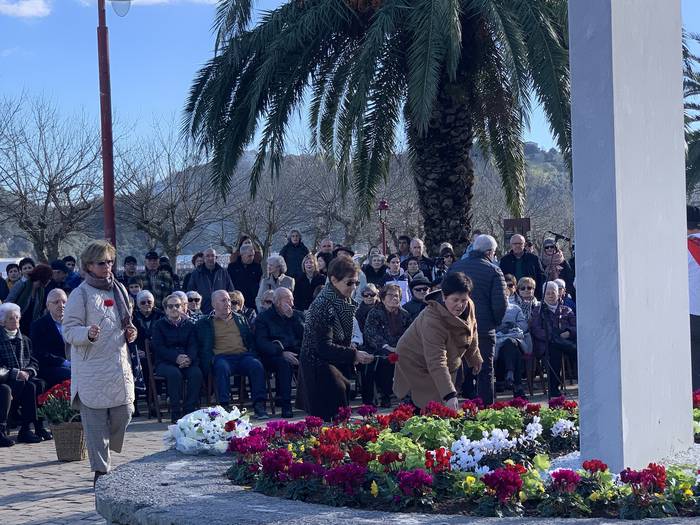 Frankismoaren aurkako borrokan hildako beste bost zumaiarren izenak gehituko dizkiote Gernika parkeko monolitoari
