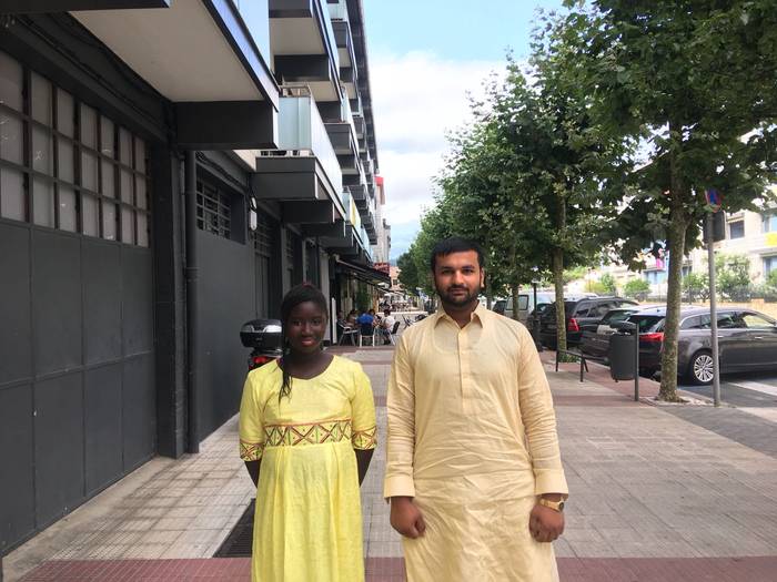 Qasim Hussain eta Astou: "Zuen Gabon Egunaren antzerako ospakizuna da guretzat gaurkoa"