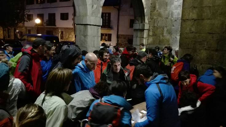 Beñat Arrue eta Benantxio Irureta mendizaleen oroimenean antolatutako ibilaldi neurtua jendetsua izan da 