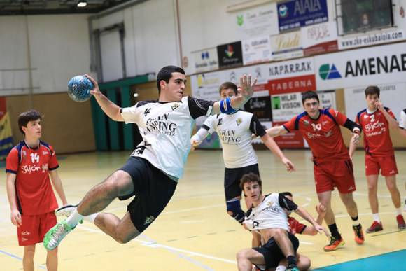 Eskubaloiko kadeteak Euskadiko Txapelketaren bila