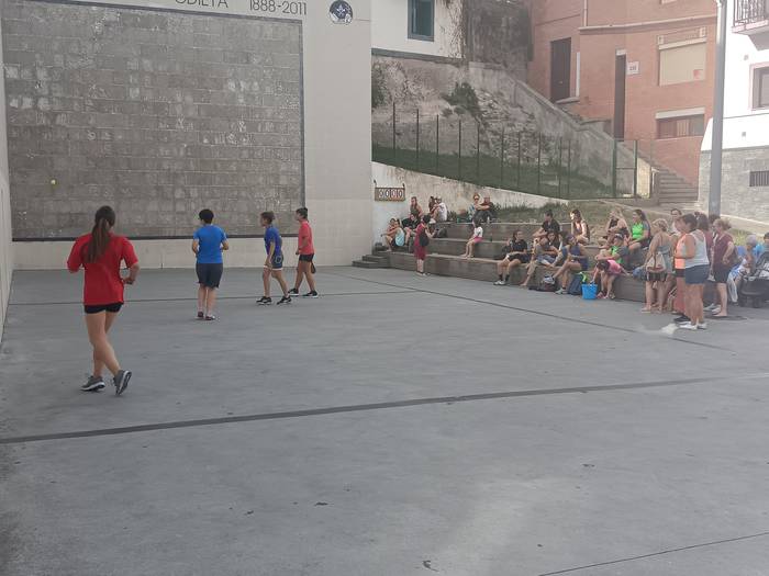 Emakumezkoen pala txapelketaren hirugarren jardunaldia jokatuko da etzi