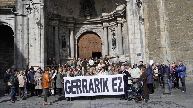 Dozenaka lagunek bat egin dute gerrari ezetz esateko