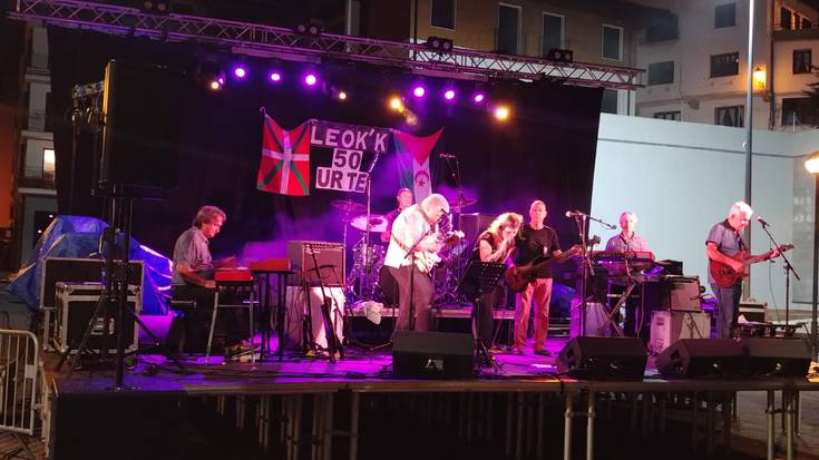 Infinituari begira jarri zen atzo Beheko Plaza