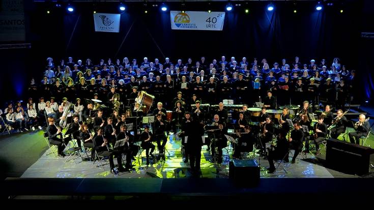 Zarautz Abesbatzaren eta Zarauzko Musika Bandaren 40. urteurreneko kontzertua