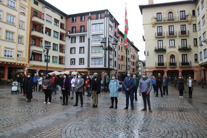 Asteburuko sexu erasoa salatu dute udal taldeek eta hainbat zarauztarrek