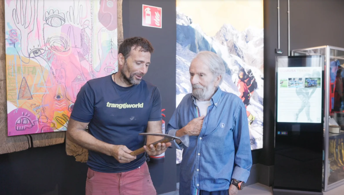 Mendietxe museoan izan da Cesar Perez de Tudela alpinista