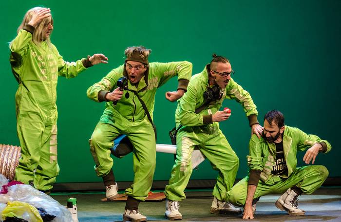 'Greenpiss' antzerkirako sarrerak zozkatuko ditu Zarauzko Hitzak