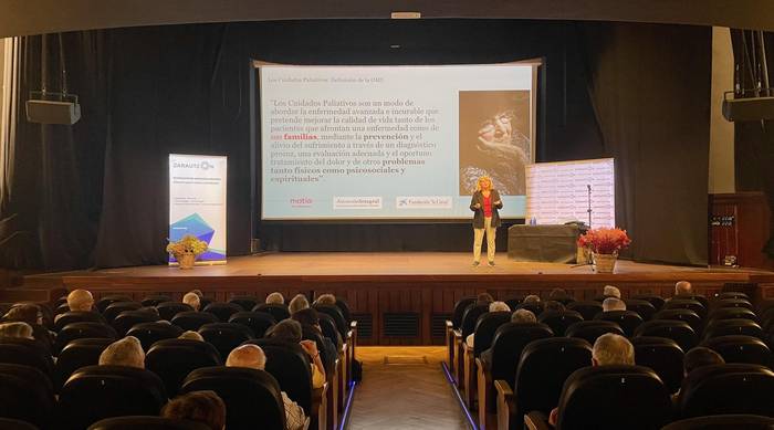 70 lagun inguru, Lori Thompsonen hitzaldian