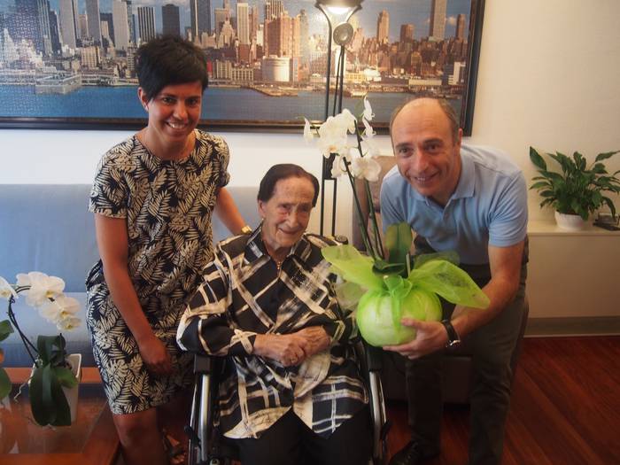 104 urte bete ditu Maria Nieves Ochoa de Anguiozarrek