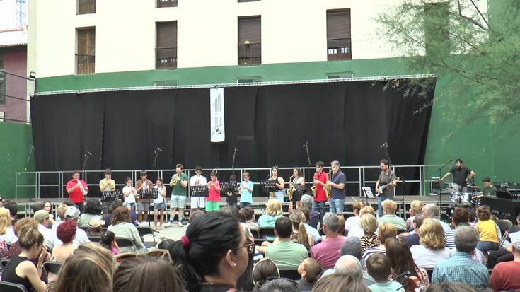 Imanol Urbieta Udal Musika Eskola zuzenean Frontoi Txikin