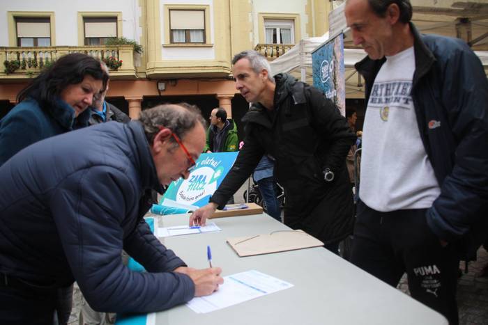 Sinadurak biltzeari ekin dio Zarahitzek