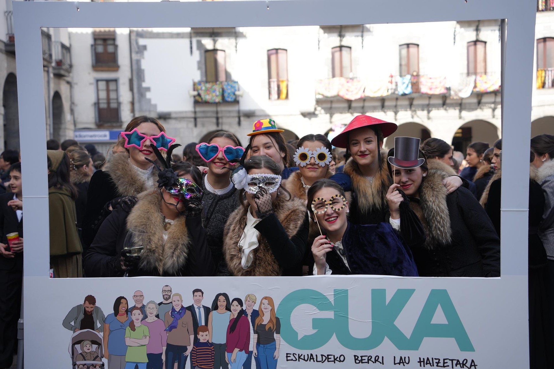 Elegante Eguneko 'photocall'-eko argazkiak galdu ditu Gukak