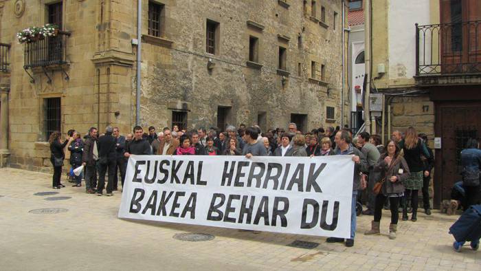 Eizagirre Fresnesko kartzelan dago, eta tratu «zuzena» jaso duela dio abokatuak