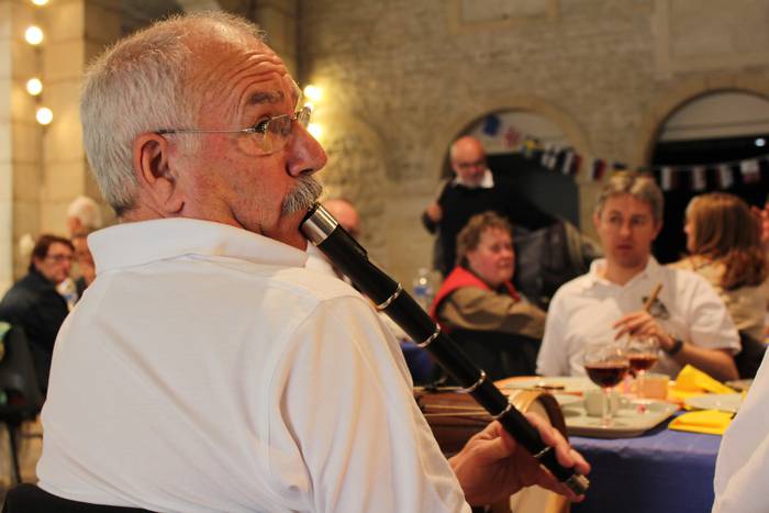 Jose Inazio Elias: «Presentzia galtzen ari da txistua kalean»