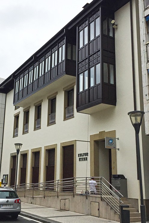 Bukatu dira kultur etxea pintatzeko lanak